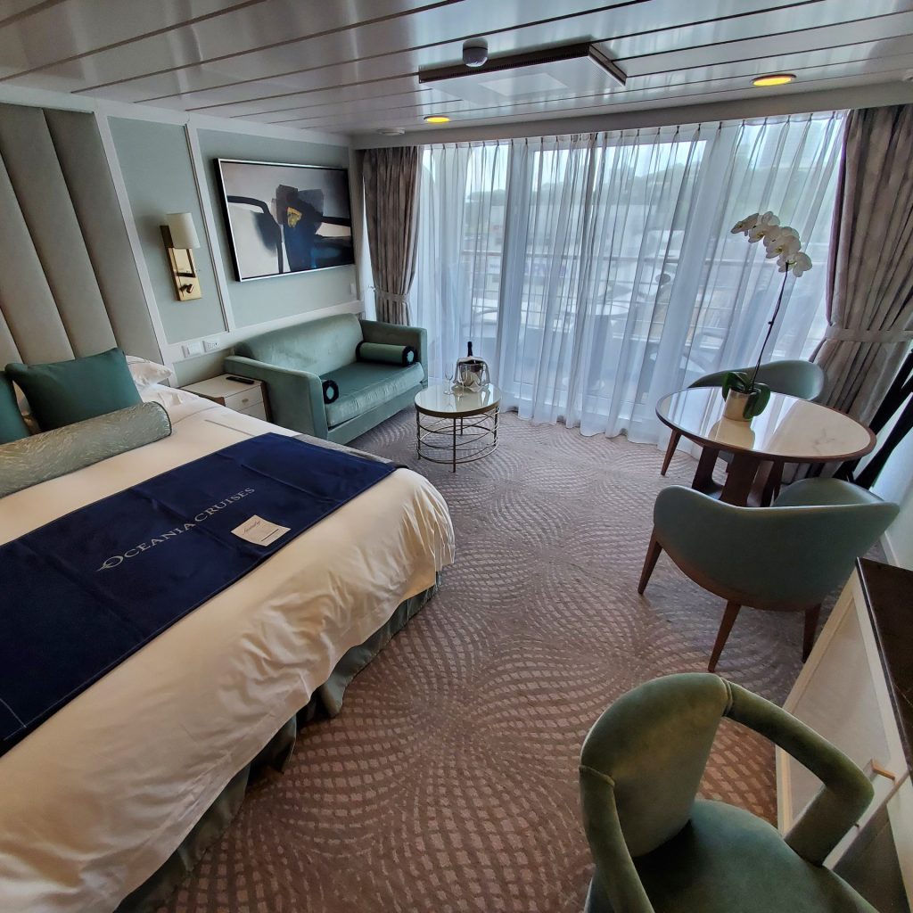 Cabin on board the Oceania Regatta