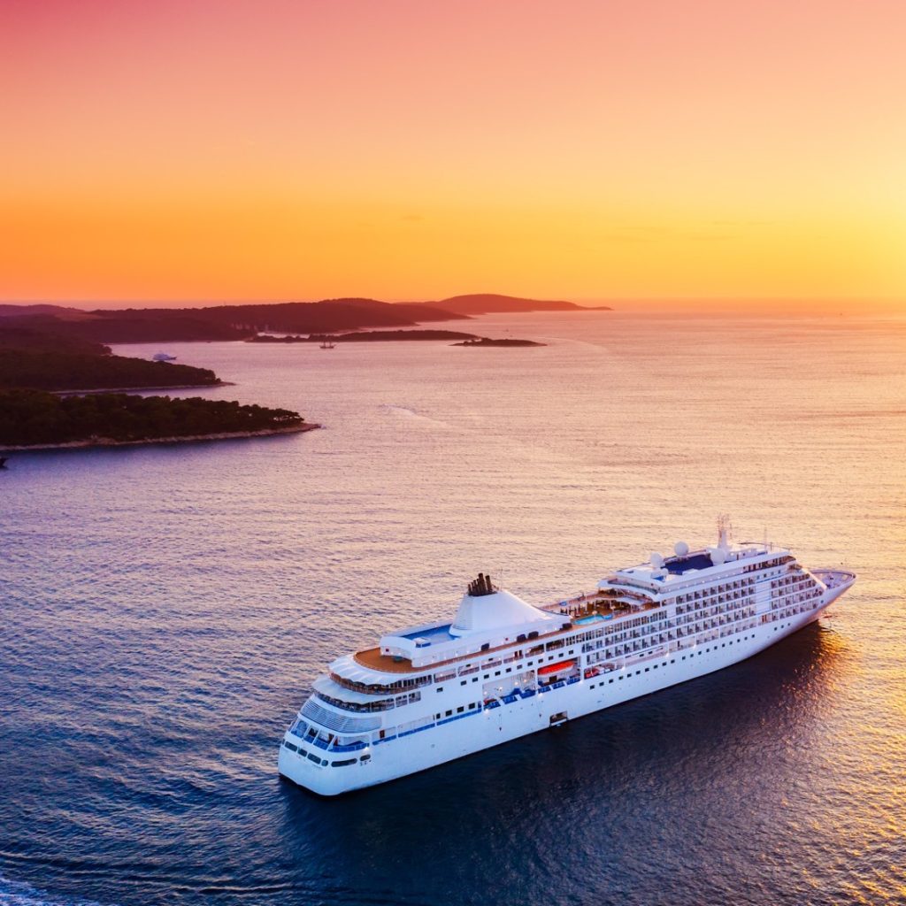 5 reasons to book your next cruise through a travel agent