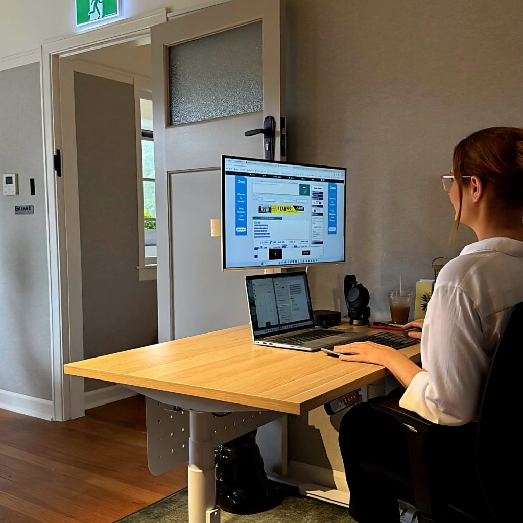 Alana Working Corner