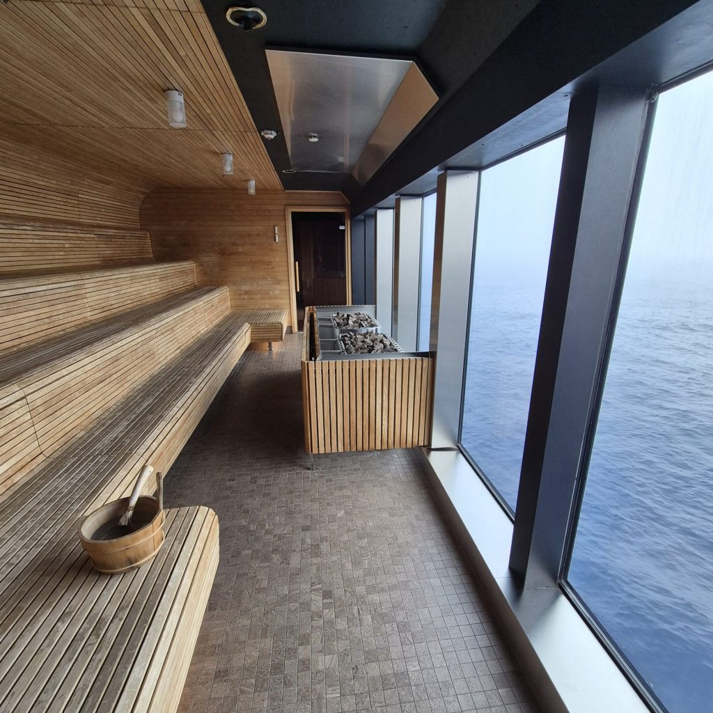 Panoramic views in the sauna