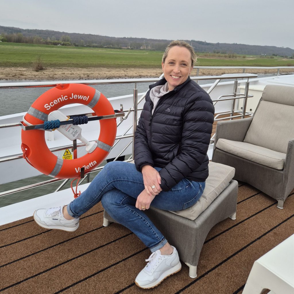 Alisa Scenic Jewel Image