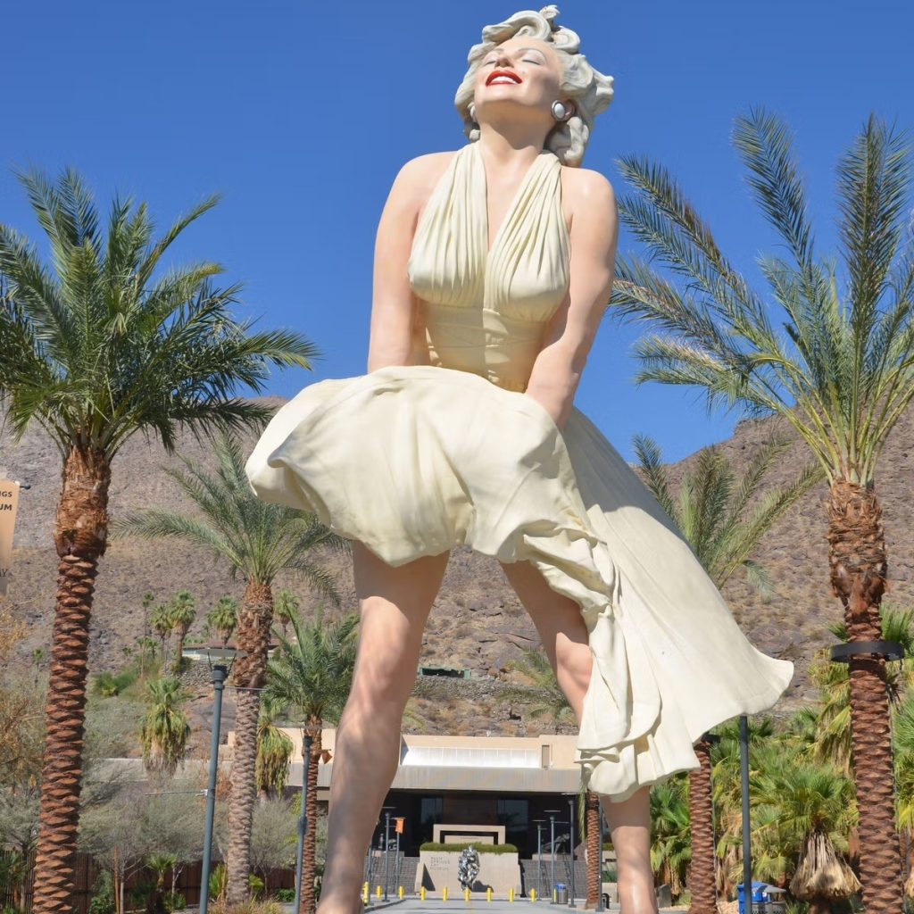 Marilyn Monro Statue